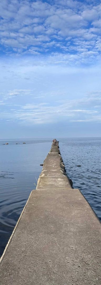 Seby Läge En badpir i Seby Läge på Öland som pekar ut i horisonten